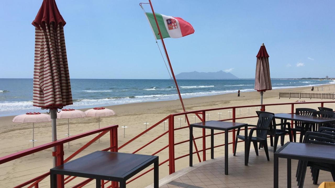 Beach Holiday Villa Terracina Bagian luar foto
